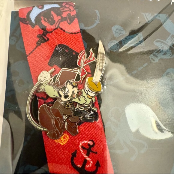 NWT. Disney 4 pin set plus lanyard. Pirates of the Caribbean theme - Picture 3 of 13